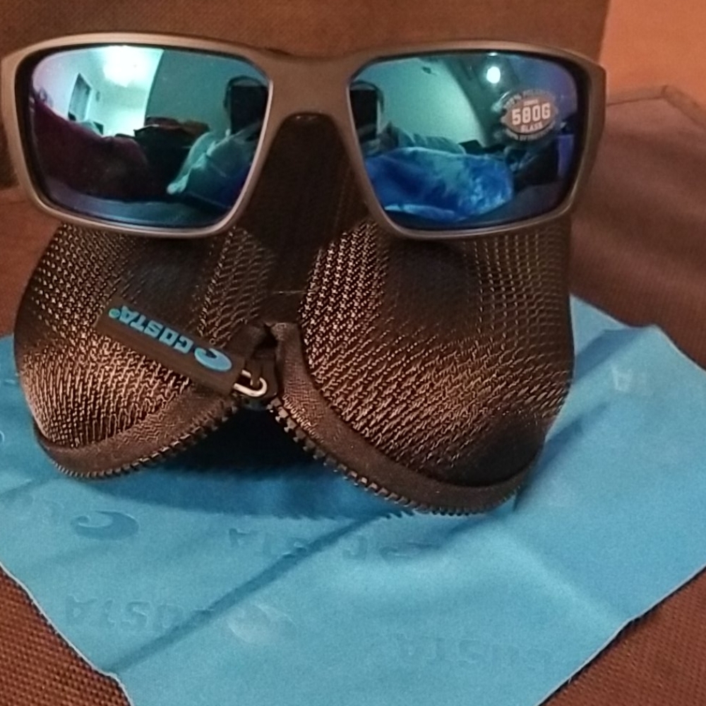 Fantail Pro matte black blue mirror polarized 580G